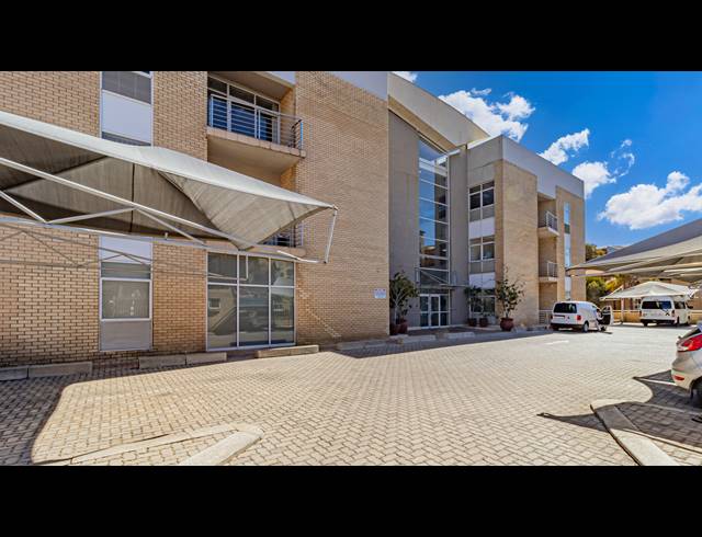 800M² OFFICE TO LET IN FERNDALE
